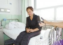 蔬菜店主拿掃帚嚇唬城管執(zhí)法被群毆