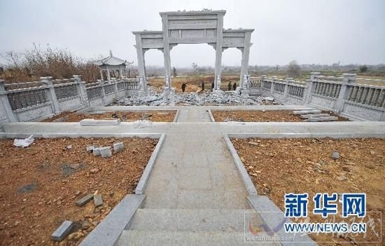 中國網(wǎng)事:網(wǎng)曝武漢豪華&ldquo;活人墓&rdquo;已被拆除[圖]