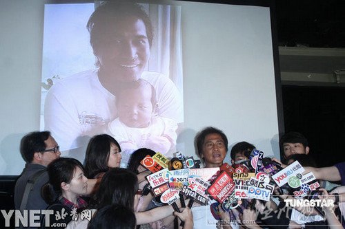 齊秦首度女兒和太太的合照