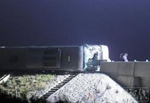 濱保高速天津段車禍大客車超載司機操作失誤造成