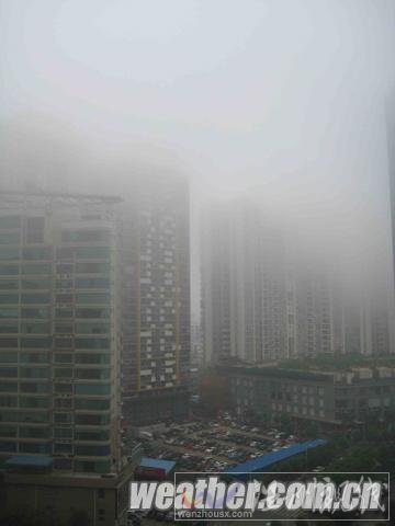 立春后南寧首現(xiàn)&ldquo;回南天&rdquo; 濕氣濃重大樓滴水（組圖）