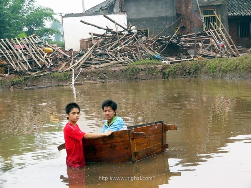 瀘州洪水上漲上千群眾大轉移 新區供電中斷(圖)