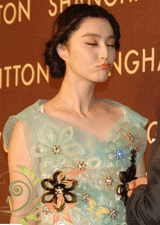 范冰冰嘟紅唇索吻高層 范冰冰搞得好像是她的店開業(yè)