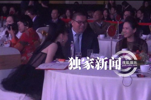 吳莫愁伊能靜同桌