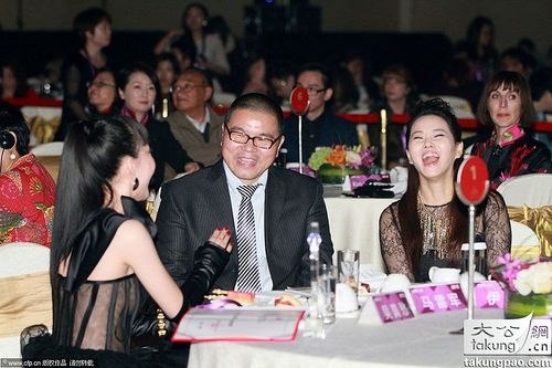 吳莫愁伊能靜同桌