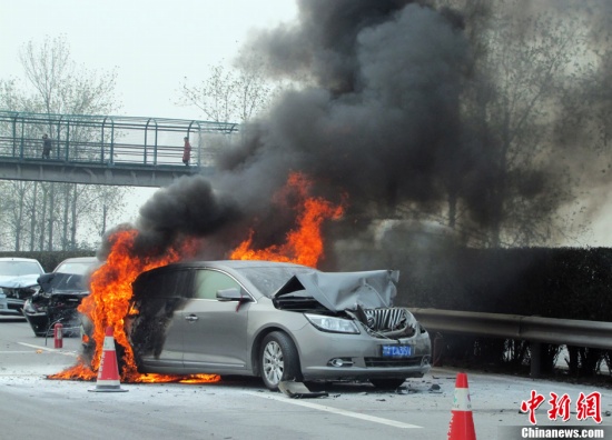 四川成樂高速車禍