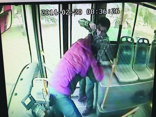 石家莊城管打公交司機(jī)