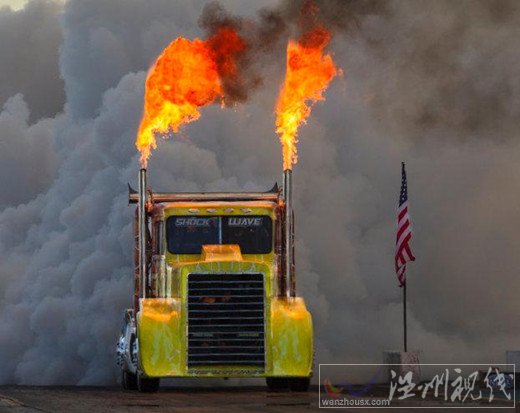 速度能和飛機媲美的卡車