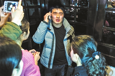 家屬打通失聯(lián)乘客的手機