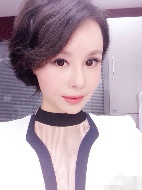 央視女主播穿肉色內(nèi)衣