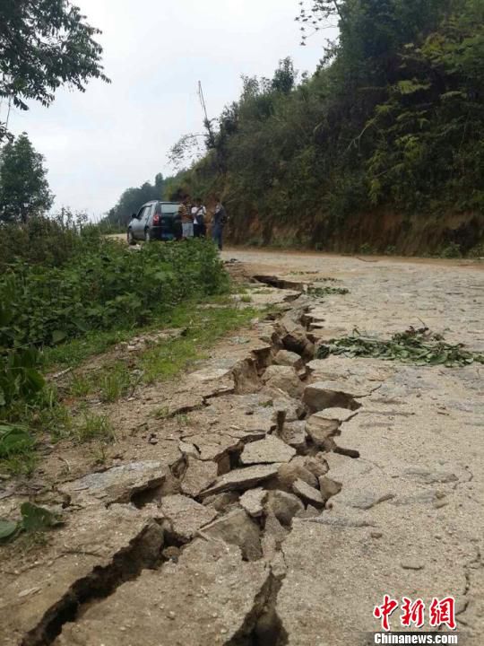 5月24日云南盈江地震 5.6級地震讓一對夫妻失去了婚房