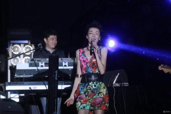 草莓音樂節張曼玉唱歌跑調