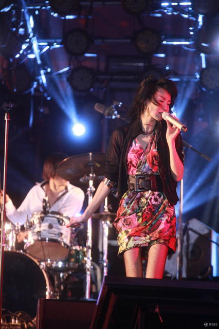 草莓音樂節(jié)張曼玉唱搖滾