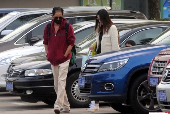 王志文老婆陳堅紅勤儉持家 專賣名牌跑車身家上千萬