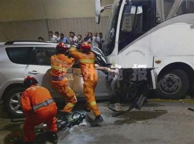 瑞安塔石隧道越野車客車相撞車禍