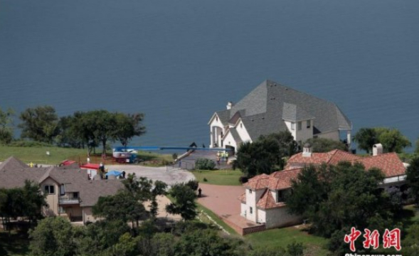 美國富豪燒自家豪宅