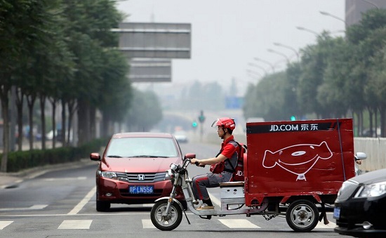 劉強(qiáng)東送快遞 6月18日京東大促劉強(qiáng)東變身快遞哥