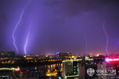 南寧雷陣雨：南寧夜空的閃電