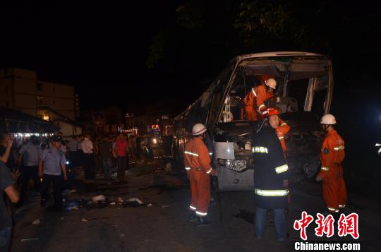 重慶客車車禍現(xiàn)場圖片