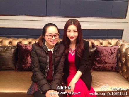柳巖和粉絲合影