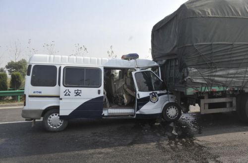 安徽70輛車追尾