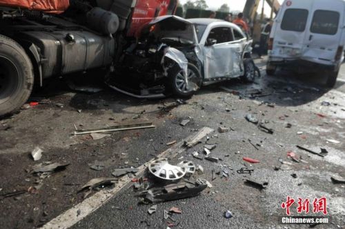 安徽70輛車追尾