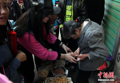 一毛奶奶賣小吃20年不漲價(jià)