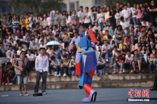 運動會開幕式玩穿越