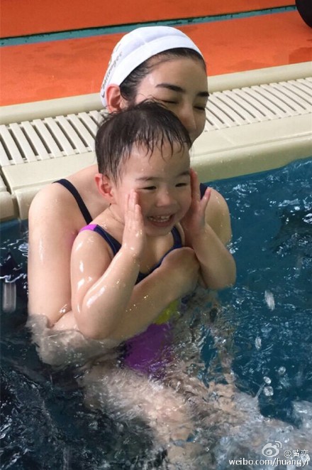 黃奕帶女兒查基因