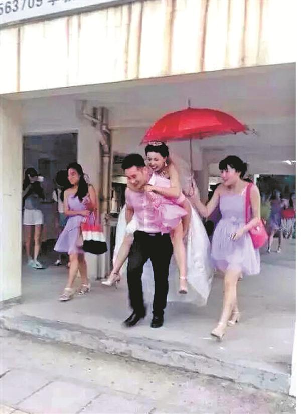 女生畢業(yè)晚會后出嫁