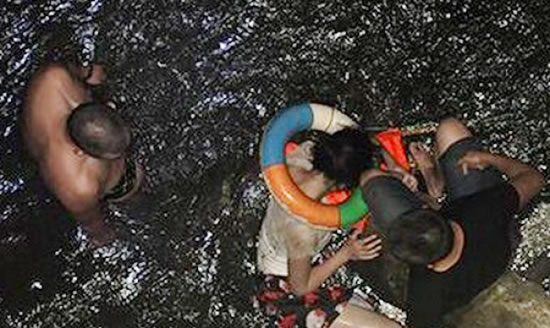 男子跳江自殺后后悔