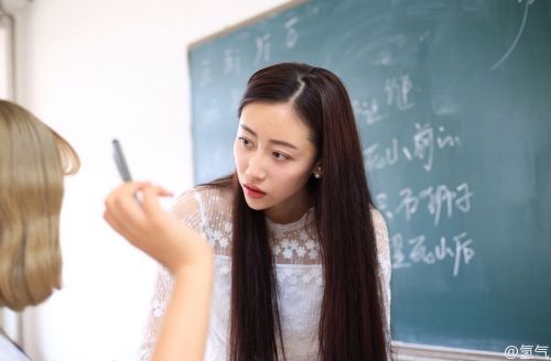 大連女老師走紅網(wǎng)絡(luò)
