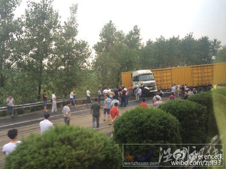 雙向堵車嚴(yán)重