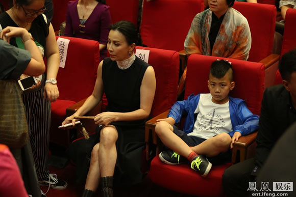 劉嘉玲強吻康康