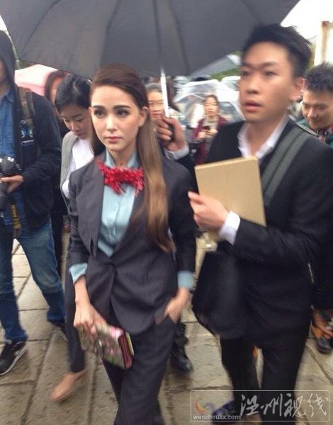 昆凌產后現身上海