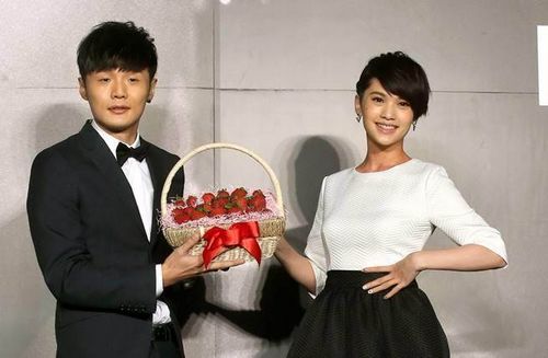 楊丞琳疑領證秘婚