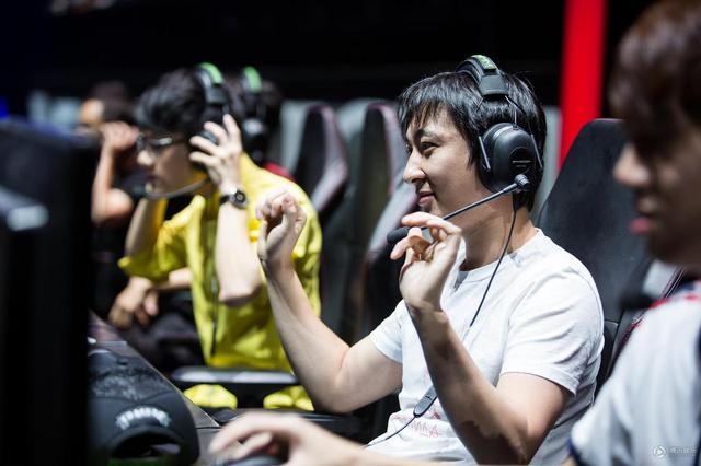 王思聰熊貓TV簽約Angelababy