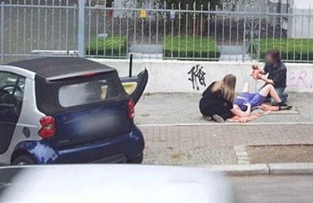 女子當街產嬰后離去