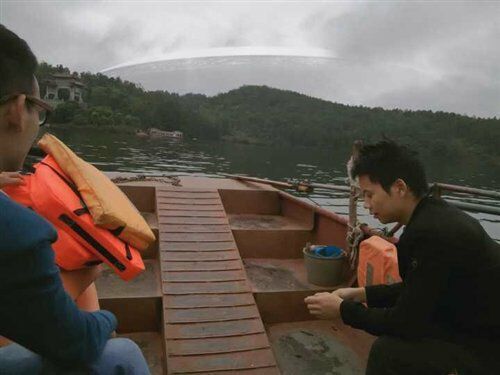 四川眉山天空現飛碟云