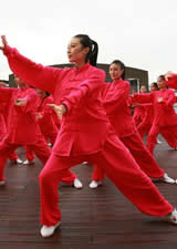 世界小姐打太極 真的花拳繡腿