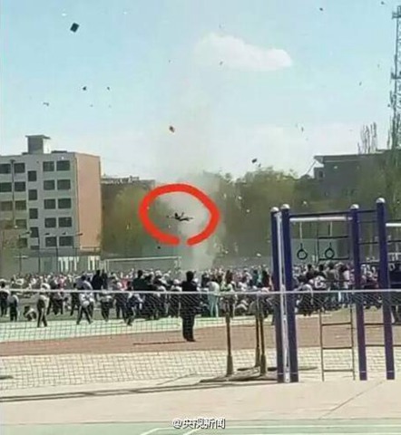 專家：甘肅小學生被塵卷風刮起 不是龍卷風