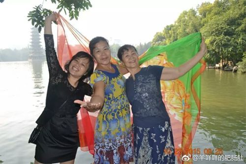 阿姨7條絲巾照相