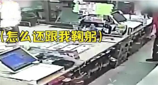 佛系店員嚇傻劫匪