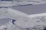 南極驚現桌狀冰山