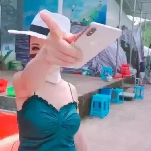 保時捷車主掌摑男司機