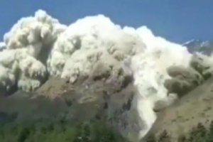 尼泊爾野馬發生大規模雪崩