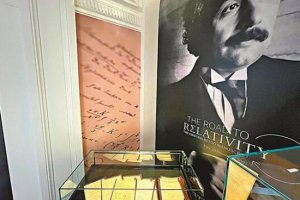 愛(ài)因斯坦手稿拍出 港媒:李嘉誠(chéng)買(mǎi)的