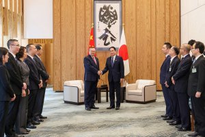 石破茂會見王毅時背后2個漢字引發(fā)網(wǎng)友關(guān)注