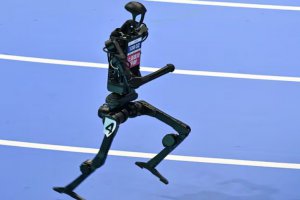 全球首屆人形機(jī)器人