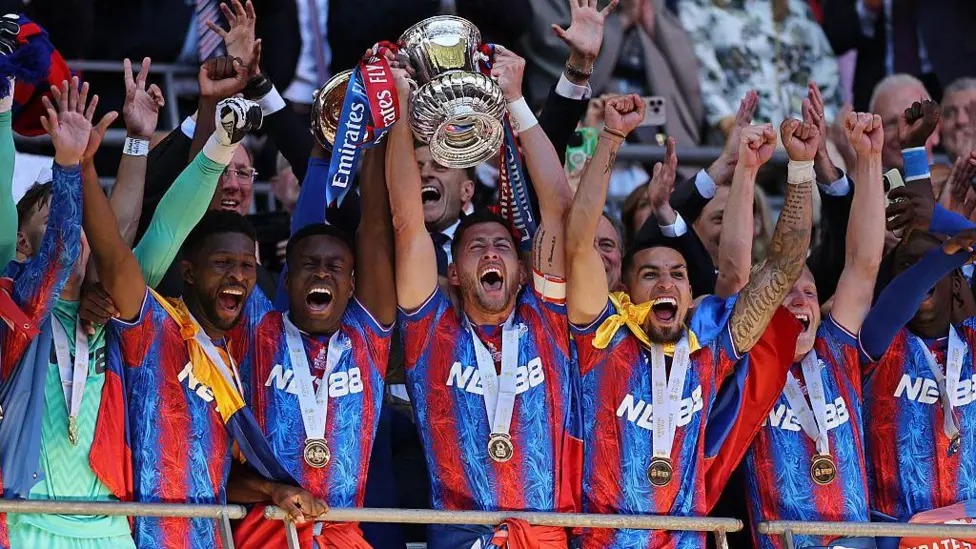 水晶宮在足總杯決賽中擊敗曼城，奪得了他們的第一個重要獎杯